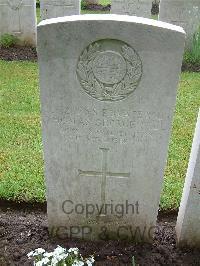 Etaples Military Cemetery - Hill, Thomas George