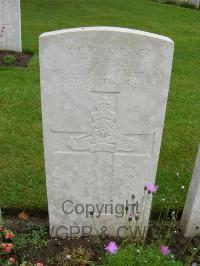Etaples Military Cemetery - Hill, Thomas James