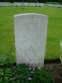 Etaples Military Cemetery - Hillier, Alexander