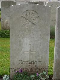Etaples Military Cemetery - Hillman, Henry Alfred