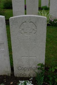 Etaples Military Cemetery - Hills, Frederick George