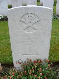 Etaples Military Cemetery - Hills, Jess