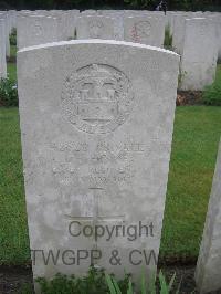 Etaples Military Cemetery - Hinde, J H