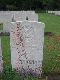 Etaples Military Cemetery - Hindmarch, Ernest
