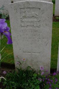 Etaples Military Cemetery - Hirst, J R