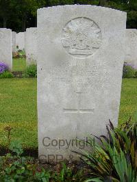 Etaples Military Cemetery - Hitchens, Frederick Walter