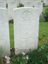 Etaples Military Cemetery - Hoadley, W