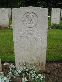 Etaples Military Cemetery - Hobday, J