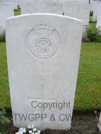 Etaples Military Cemetery - Hobday, W