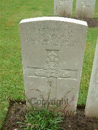 Etaples Military Cemetery - Hobson, W G