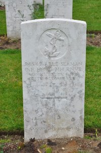 Etaples Military Cemetery - Hogg, Owen Frederick