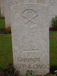 Etaples Military Cemetery - Hogg, T