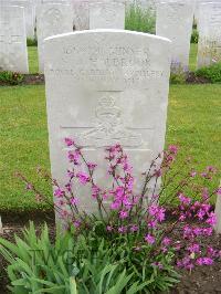 Etaples Military Cemetery - Holbrook, Stanley Joseph