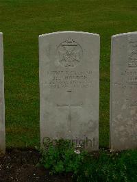 Etaples Military Cemetery - Holden, James Edward