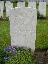 Etaples Military Cemetery - Holden, R