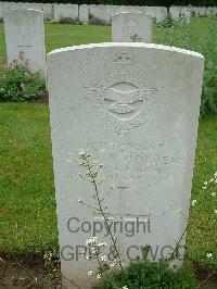 Etaples Military Cemetery - Holder, Evelyn