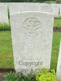 Etaples Military Cemetery - Holdroyd, T