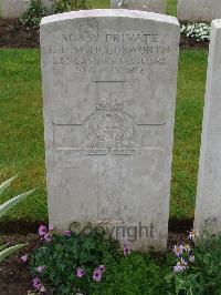 Etaples Military Cemetery - Holdsworth, L F W