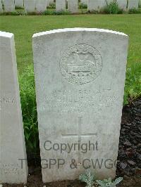 Etaples Military Cemetery - Holliday, W