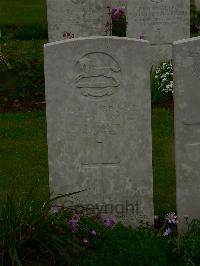 Etaples Military Cemetery - Holloway, William Charles