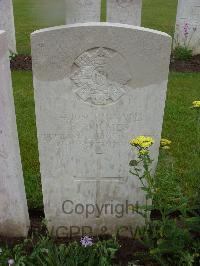 Etaples Military Cemetery - Holmes, E