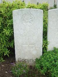 Etaples Military Cemetery - Holmes, F