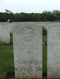 Etaples Military Cemetery - Holmes, William Lloyd