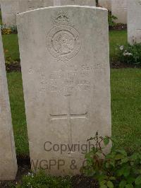 Etaples Military Cemetery - Holtum, Percy Charles