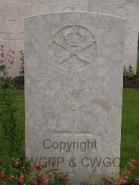 Etaples Military Cemetery - Hood, Edward