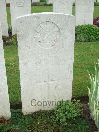 Etaples Military Cemetery - Hood, James Edward