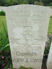 Etaples Military Cemetery - Hool, Arthur