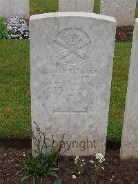 Etaples Military Cemetery - Hope, F J