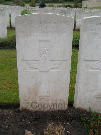 Etaples Military Cemetery - Hopley, W