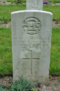 Etaples Military Cemetery - Hornabrook, Leonard Charles