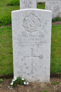 Etaples Military Cemetery - Horne, W