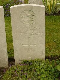 Etaples Military Cemetery - Hotson, A M