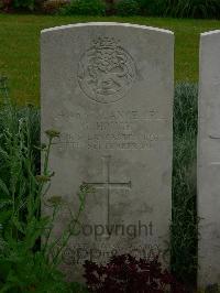 Etaples Military Cemetery - Hough, George