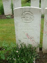 Etaples Military Cemetery - Hough, Gilbert Thomas