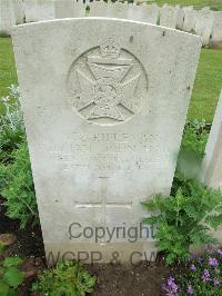 Etaples Military Cemetery - How, W J