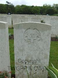 Etaples Military Cemetery - Howard, G