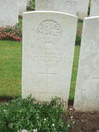Etaples Military Cemetery - Howard, H J