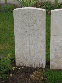 Etaples Military Cemetery - Howard, Joseph