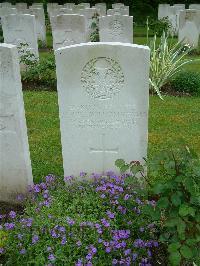 Etaples Military Cemetery - Howard, Samuel William