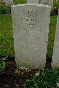 Etaples Military Cemetery - Howard, W A
