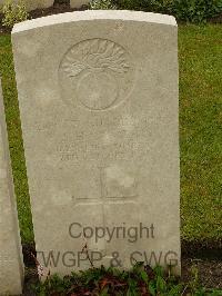 Etaples Military Cemetery - Howarth, J