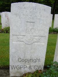 Etaples Military Cemetery - Howe, J R