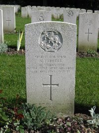 Etaples Military Cemetery - Howell, Albert