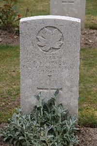Etaples Military Cemetery - Howes, D E