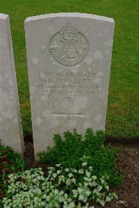 Etaples Military Cemetery - Howlett, H