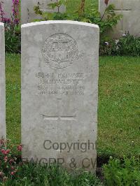 Etaples Military Cemetery - Howlett, J